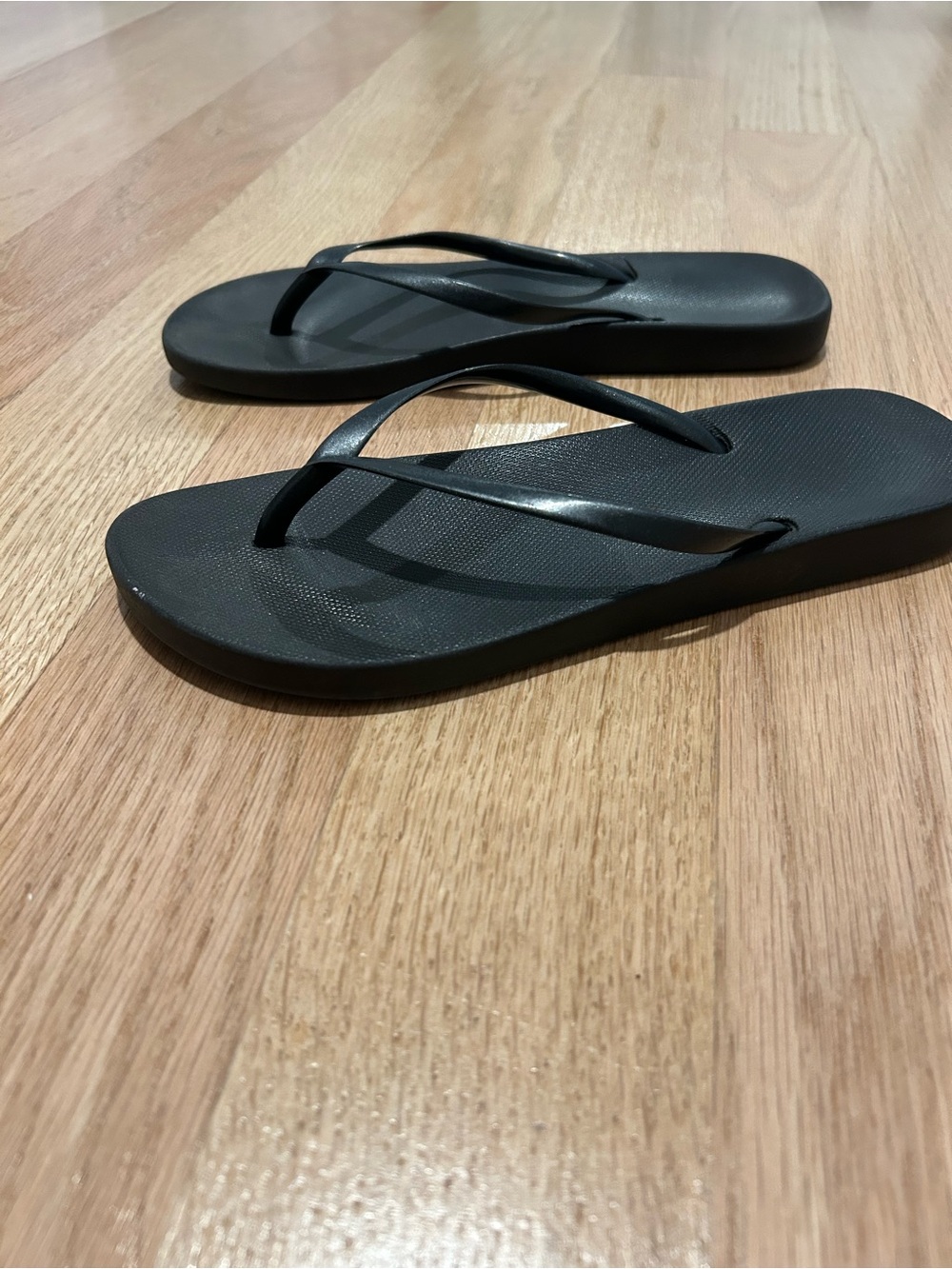 GAP Black Flip Flops Women’s Size 7 Thong Sandals